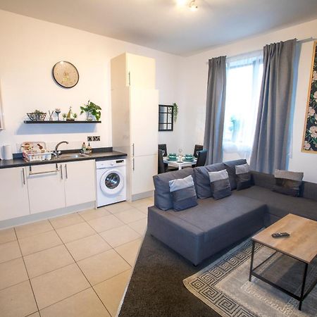 Ideal For Groups - Modern 2 Bedroom Apartment - Free Parking, Transit Links, Close To Stadiums Mánchester Exterior foto