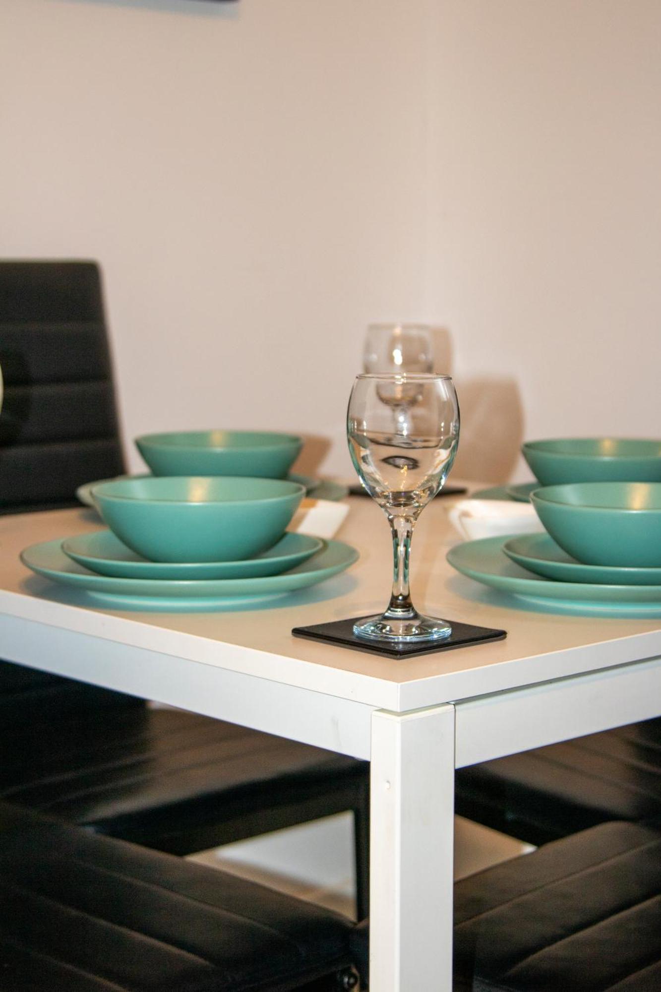 Ideal For Groups - Modern 2 Bedroom Apartment - Free Parking, Transit Links, Close To Stadiums Mánchester Exterior foto